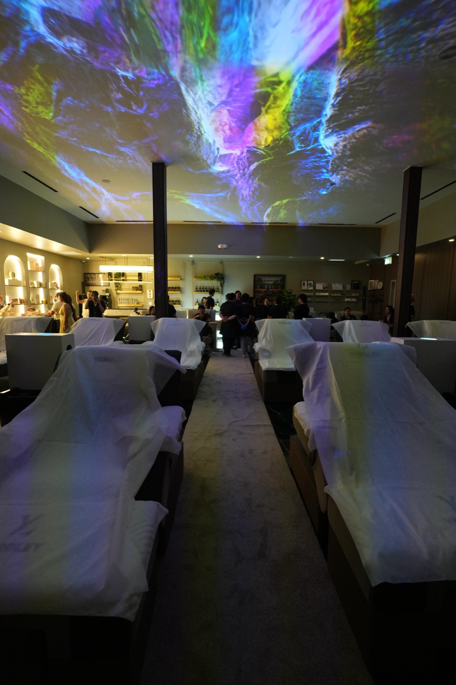 Rows of head spa beds under the projected ceiling
